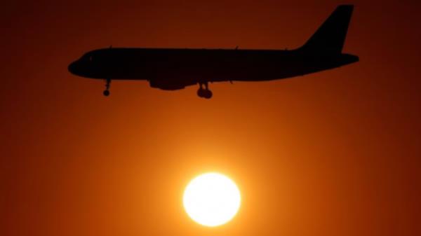 An Alitalia airplane approaches to land at Fiumicino airport in Rome, Italy October 24, 2018. REUTERS/Max Rossi/File Photo