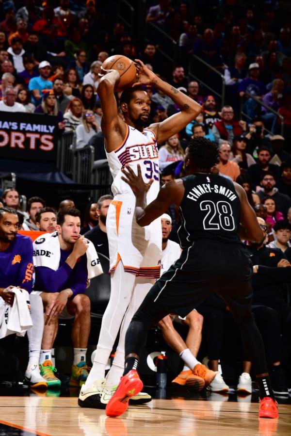 Kevin Durant #35 of the Phoenix Suns looks to pass the ball