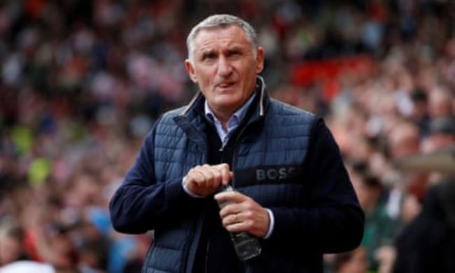 Tony Mowbray led Sunderland to the playoffs last season but had overseen one win in the last five games.