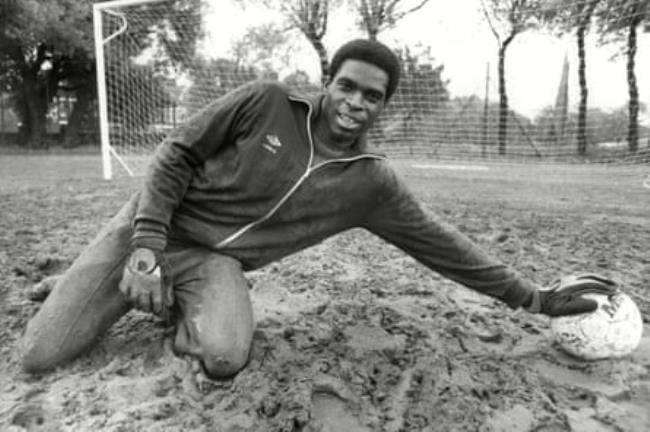 Alex Williams during a training session for Manchester City in 1982