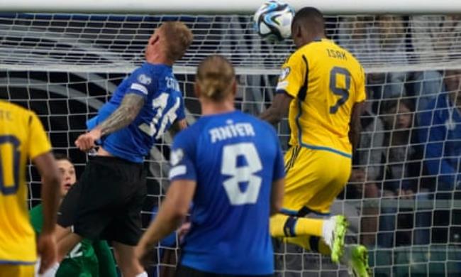 Alexander Isak heads home Sweden’s third goal of the night in Tallinn.