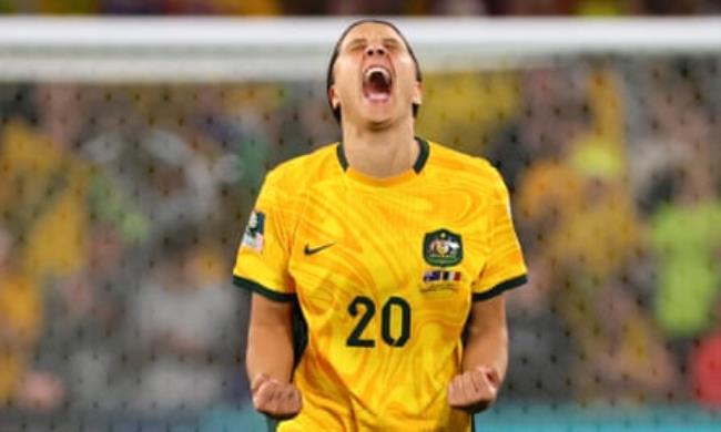 Sam Kerr celebrates scoring during the World Cup penalty shootout against France.