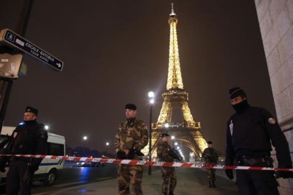 Eiffel Tower police