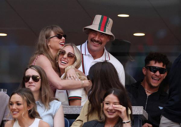 U.S. Open - Flushing Meadows, New York, United States - September 8, 2024 Singer Taylor Swift embraces Brittany Mahomes, next to Kansas City Chiefs' Travis Kelce during the final match between Italy's Jannik Sinner and Taylor Fritz 