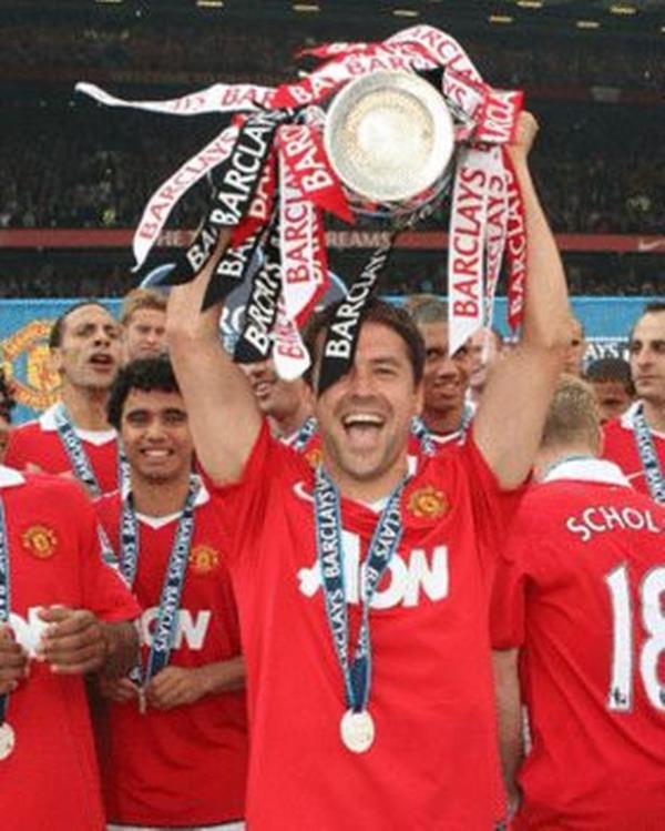 Michael Owen lifting the Premier League trophy in 2011