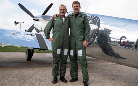 Steve Brooks and Matt Jo<em></em>nes before take-off on their journey