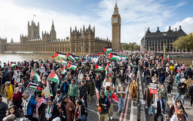 Rishi Sunak's warning follows a 50,000-strong pro-Palestine protest in Lo<em></em>ndon at the weekend