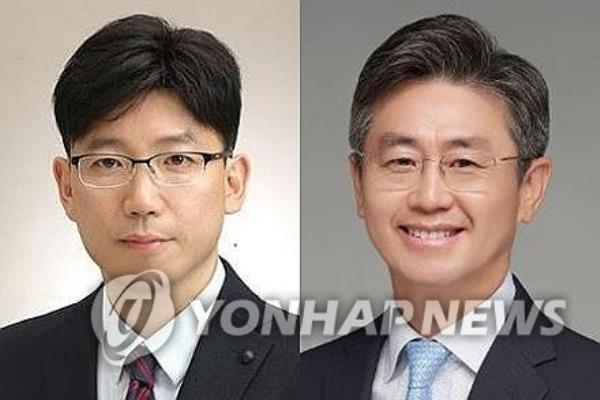 This composite photo provided by Samsung Electro<em></em>nics on Nov. 27, 2023, shows Yong Seok-woo (L), who was promoted to company president for Samsung's display division, and Kim Won-kyong, who was promoted to president for the company's global public affairs operations. (PHOTO NOT FOR SALE) (Yonhap)