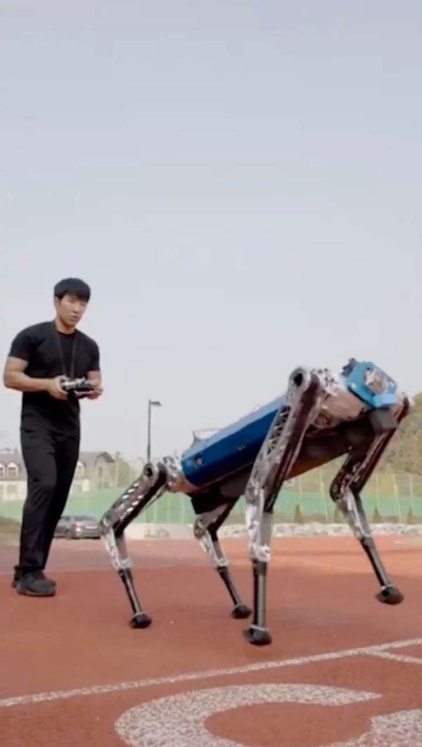 HOUND sets robotic record.