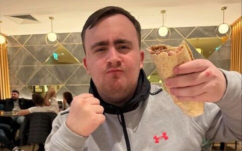 Littler celebrates a victory at the World Darts Champio<em></em>nship with a kebab